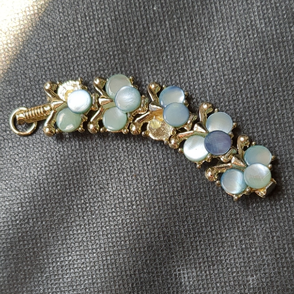 Finger Ring - Picture 2 of 3